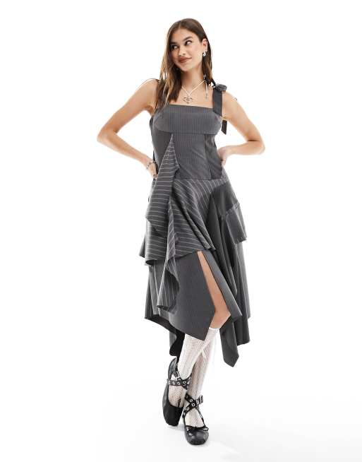 Reclaimed Vintage – Limited Edition – Mehrlagiges Midikleid in Grau mit Nadelstreifen 