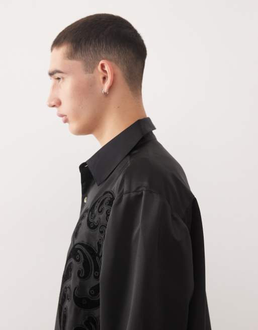 Reclaimed Vintage – Limited Edition – Oversize-Hemd aus Satin in Schwarz mit Samt-Stickerei, 4 von 5