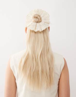 Reclaimed Vintage - Limited Edition - Oversize-Scrunchie-Haargummi mit Perlenstickerei, Kombiteil-Weiß