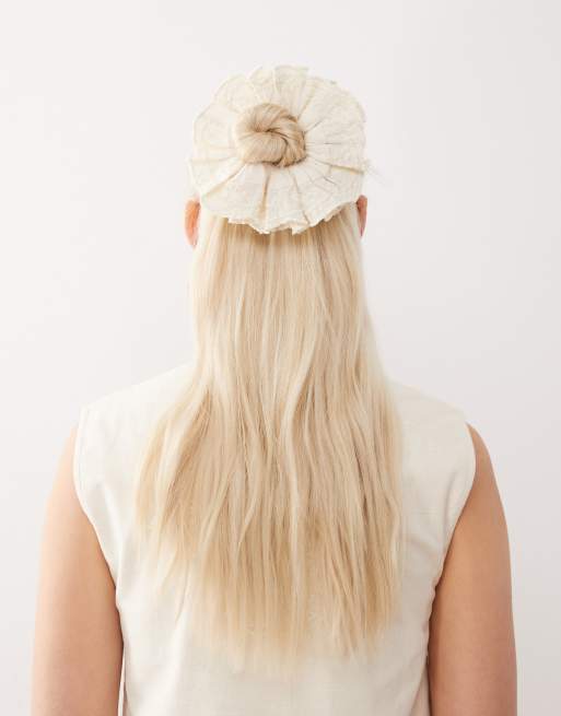 Reclaimed Vintage – Limited Edition – Oversize-Scrunchie-Haargummi mit Perlenstickerei, Kombiteil