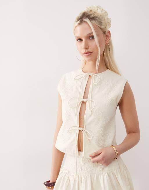 Reclaimed Vintage – Limited Edition –Topp med knytning framtill och pärlbroderi, del av set