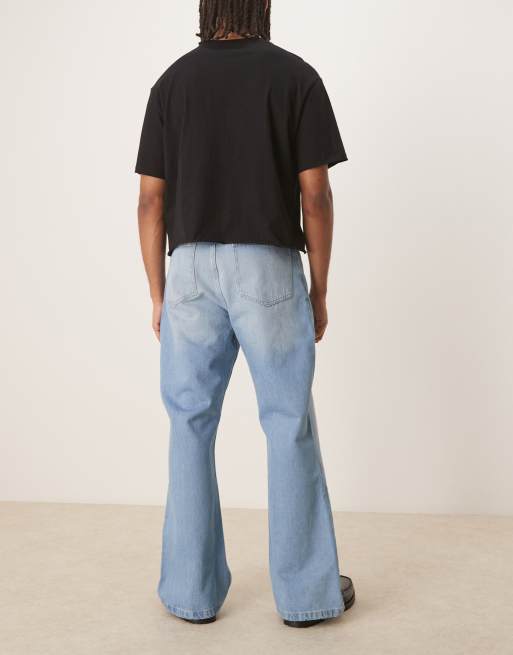 Reclaimed Vintage – Locker geschnittene, ausgestellte Bootcut-Jeans in hellblauer Bleach-Waschung, 3 von 5