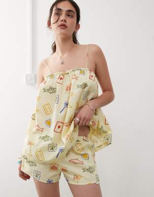 Reclaimed Vintage – Locker geschnittene Strandshorts zum Hineinschlüpfen in Gelb mit Postkartenprint - view 1