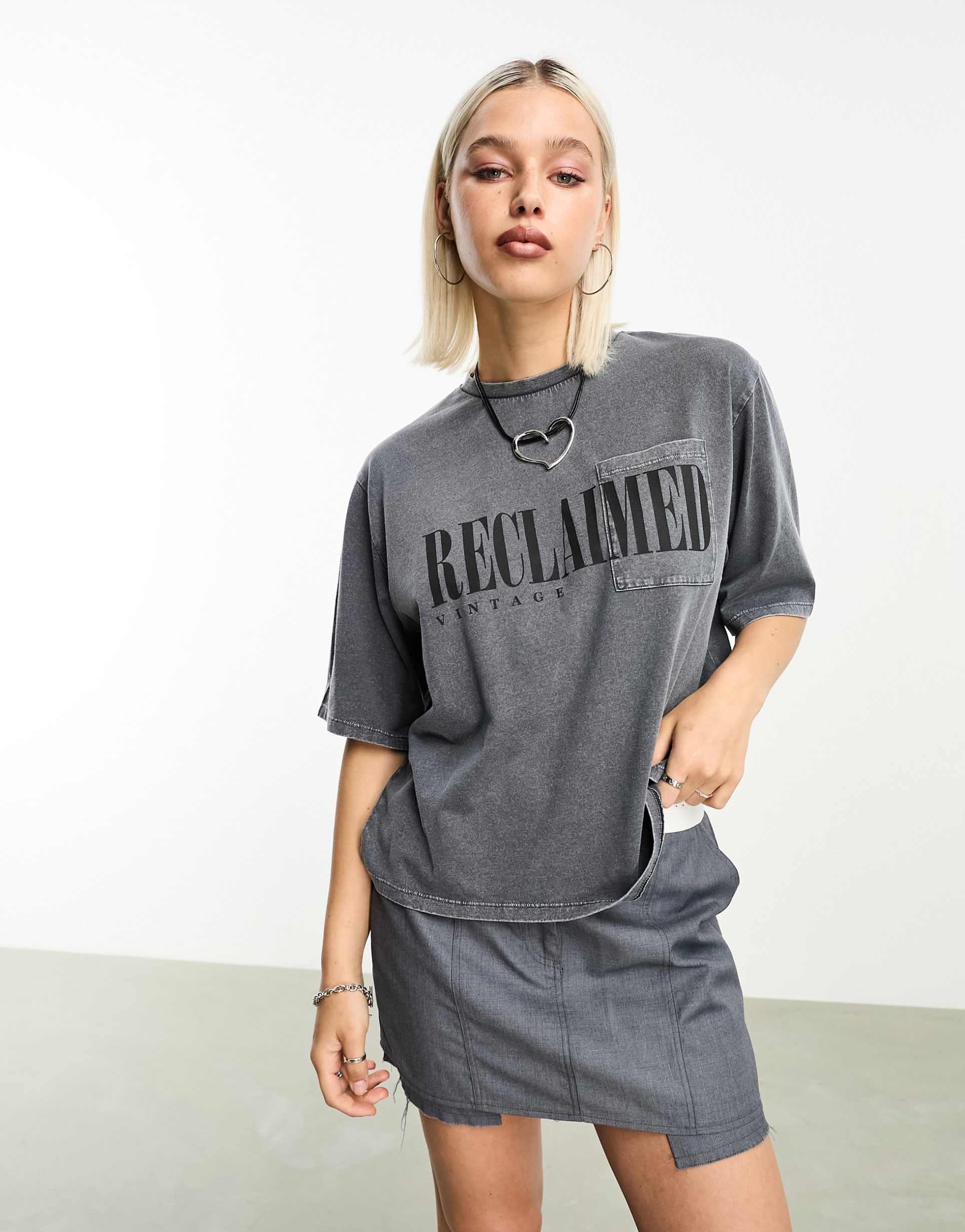 reclaimed vintage logo cropped tee in charcoal