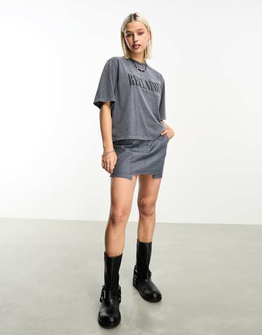 Reclaimed Vintage logo cropped tee in charcoal, 3 of 4