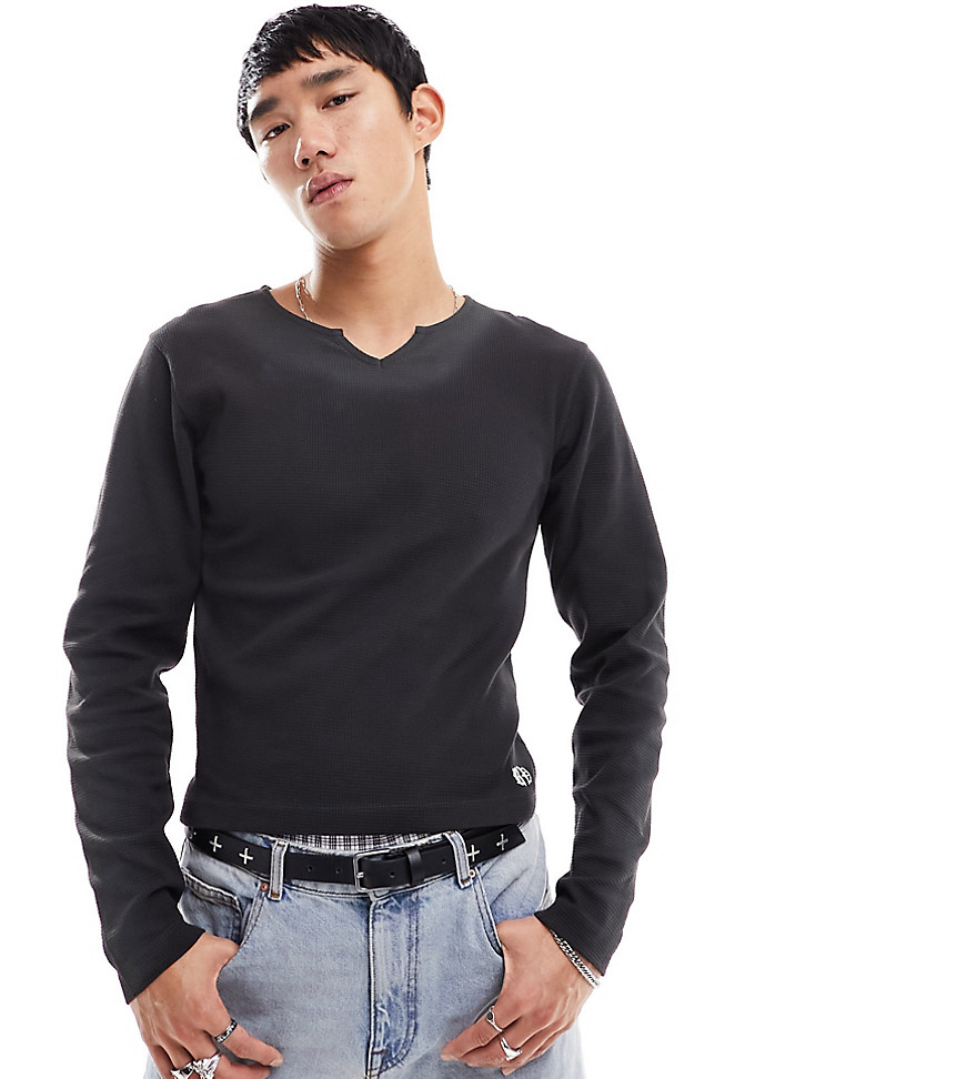 long sleeve notch neck t-shirt in washed charcoal-Gray