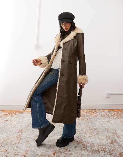 Reclaimed Vintage – Longline-Mantel aus Kunstleder mit Kunstpelzbesatz, 4 von 4