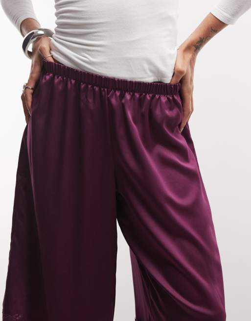 Reclaimed vintage longline satin shorts med blondedetalje i plum, 4 af 5