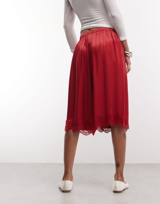 Reclaimed Vintage Longline-Satinshorts mit Spitzenbesatz in Rot, 2 von 5