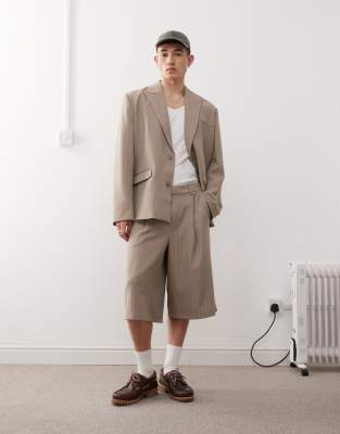 Reclaimed Vintage Reclaimed Vintage longline tailored short in beige pinstripe-Grey