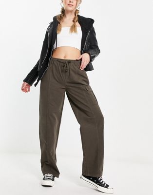 Reclaimed Vintage low rise cori cargo trouser in chocolate - ASOS Price Checker