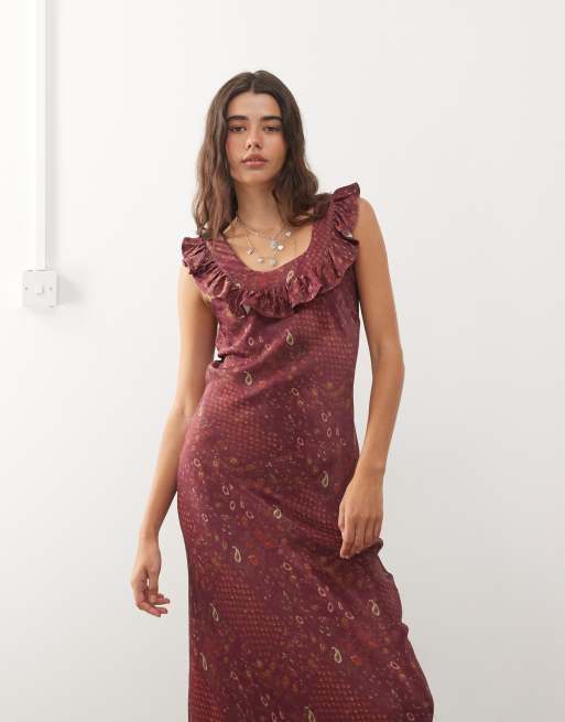 Reclaimed Vintage – Maxi-Freizeitkleid in Burgunderrot mit Blumenmuster und Rüschen am Ausschnitt, 3 von 4