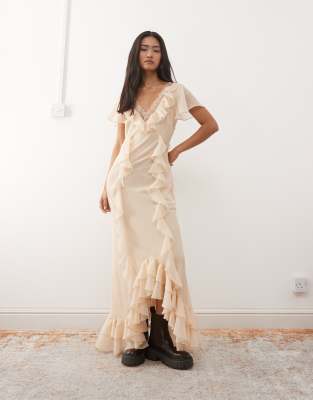 Reclaimed Vintage - Maxi-Freizeitkleid in Cremeweiß mit Rüschen und asymmetrischem Saum