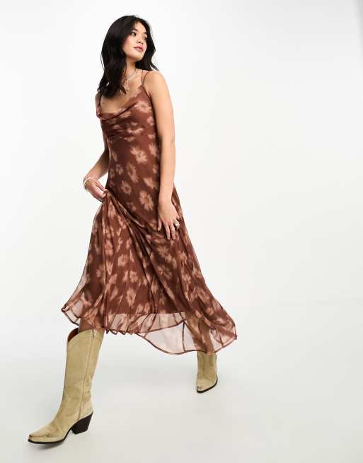 Reclaimed Vintage - Maxi jurk met gedrapeerde halslijn en wazige bloemenprint in bruin