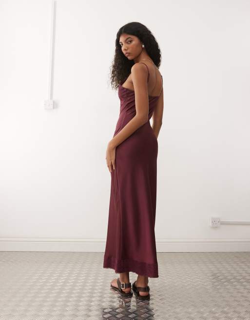 Reclaimed Vintage – Maxi-Trägerkleid aus Satin in Feige mit Spitzenbesatz, 4 von 4