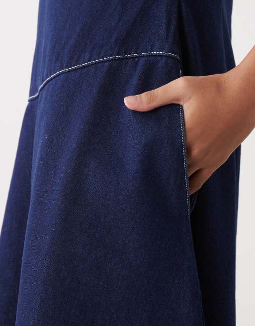 Reclaimed Vintage – Maxiklänning i denim och förklädesmodell med sänkt midja, 4 av 4