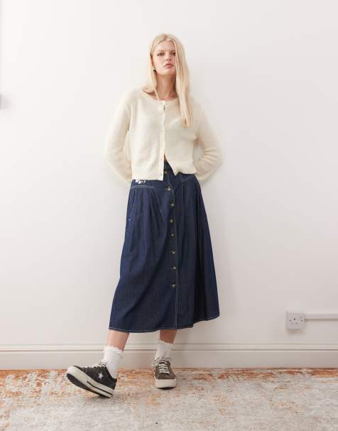 Reclaimed Vintage - Mellemblå midinederdel med gennemgående knapper og broderier i denim - view 1