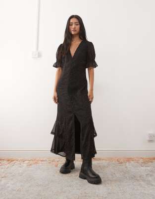 Reclaimed Vintage - Midi-Freizeitkleid in Schwarz mit Knopfleiste, Rüschen und Blümchenmuster-Bunt