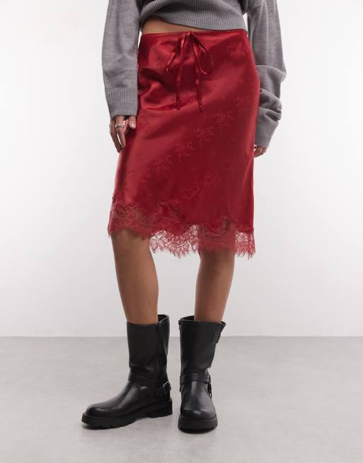 Reclaimed Vintage midi-nederdel i satin-jacquard med blondekant i rød, 3 af 5