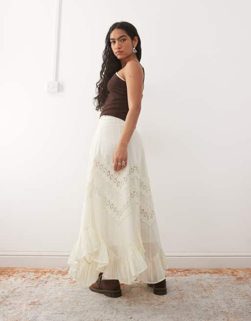 Reclaimed Vintage – Midirock in Cremeweiß mit asymmetrischem Saum und Spitzenbesatz, 4 von 5