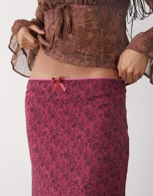 Reclaimed Vintage – Midirock in Rosa mit Blumenmuster und braunem Rüschensaum, 2 von 5