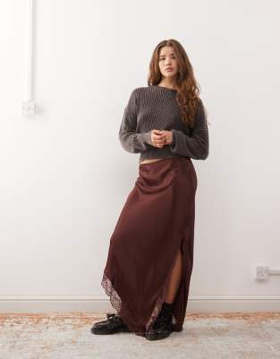 Reclaimed Vintage - Midirock in Schokobraun mit asymmetrischem Spitzensaum-Brown