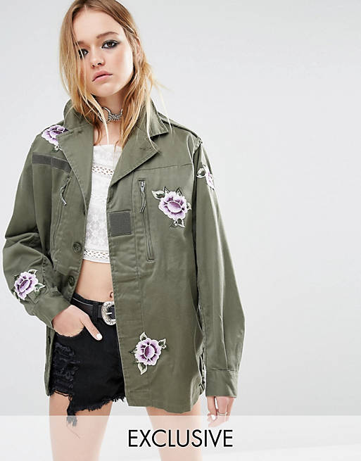 Reclaimed Vintage – Military-Jacke mit Emblemen