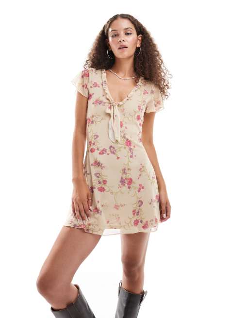Reclaimed Vintage – Mini-Freizeitkleid mit Blumenmuster und Flügelärmeln