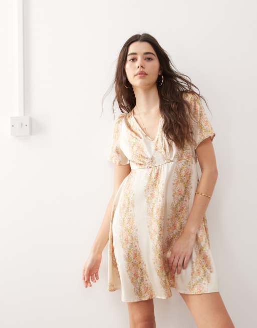 Reclaimed Vintage – Mini-Freizeitkleid mit Blumenmuster