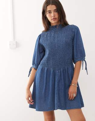 Reclaimed Vintage - Mini-Jeanskleid in Mittelblau mit tiefer Taille und gerafftem Oberteil
