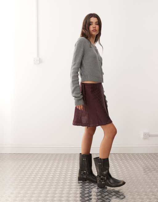 Reclaimed Vintage - Mini rok van satijnen jacquard met overslag in paars, 5 van 5