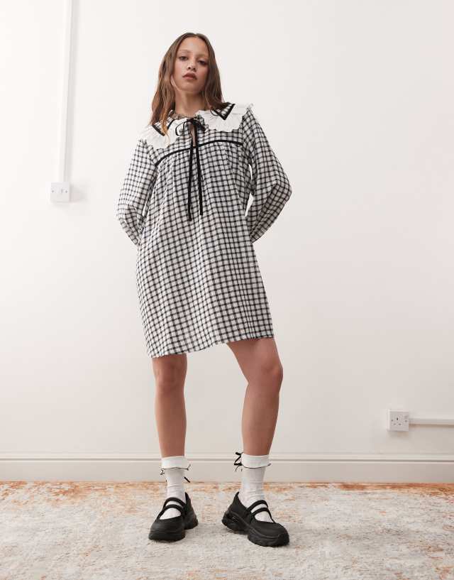 black and white tea party dress Reclaimed Vintage mini with collar in plaid jan16salebestsellers Color:Black Croco Patent 1950s Grace Kelly in Black Floor-Length One-Shoulder Bridesmaid
