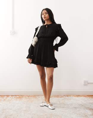 Reclaimed Vintage - Minikleid in Schwarz mit gesmokter Taille