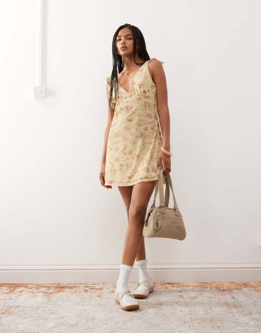 Reclaimed Vintage – Minikleid mit Blumenprint, V-Ausschnitt und Schleife an den Schultern, 2 von 4