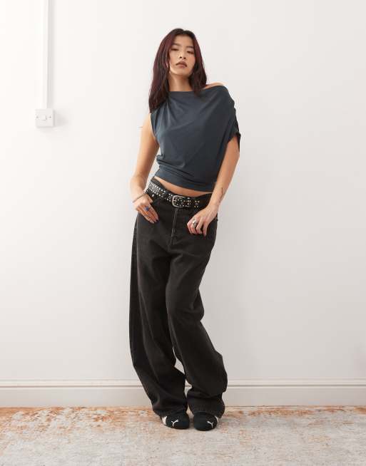 Reclaimed Vintage – Mörkgrå, silkig topp med drapering, 2 av 4