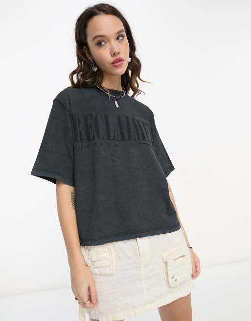 Reclaimed Vintage – Mörkgrå t-shirt med logga