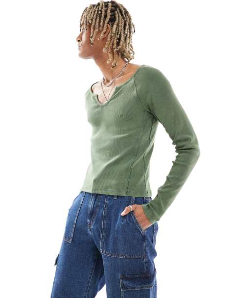 Reclaimed Vintage - Muscle fit T-shirt met lange mouwen en acid wash in kaki - view 1