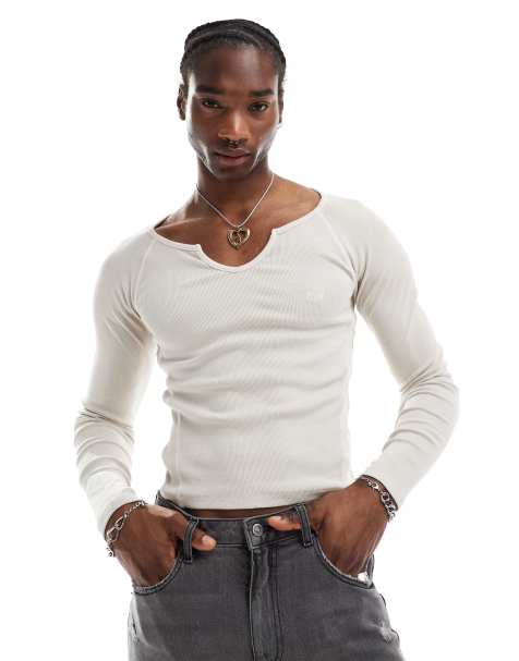 Reclaimed Vintage - Muscle fit T-shirt met lange mouwen en acid wash in stone - view 1