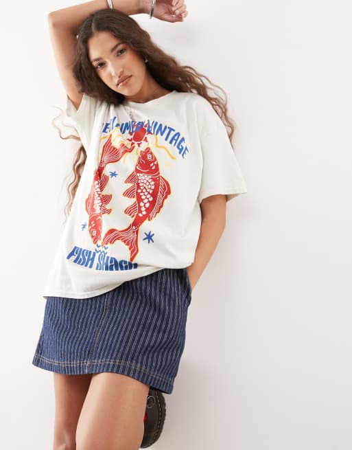 Reclaimed Vintage – Naturvit t-shirt i oversize med fisktryck