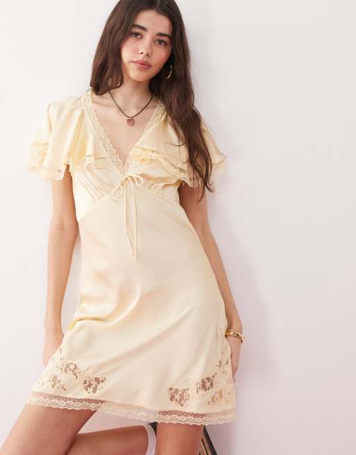 Reclaimed Vintage - Nette mini-jurk met uitlopende mouwen en uitgesneden kant in botergeel