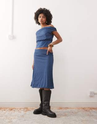 Reclaimed Vintage - Netzstoff-Midirock in Blau mit schwarzem Polka-Dot-Muster, Kombiteil