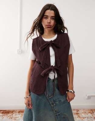 Reclaimed Vintage - Oberteil aus Cord in Burgunderrot mit gebundener Vorderseite-Blau
