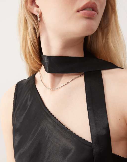 Reclaimed Vintage – Oberteil in Schwarz mit One-Shoulder-Träger und Schaldetail, 2 von 4