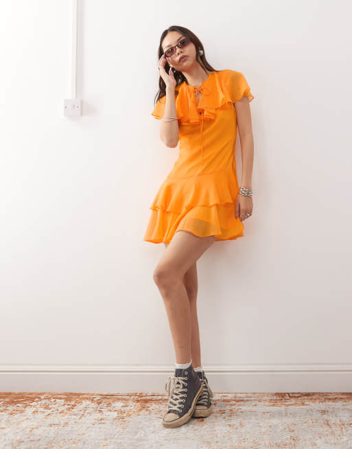Reclaimed Vintage - Orange lagdelt minikjole med kappedetalje