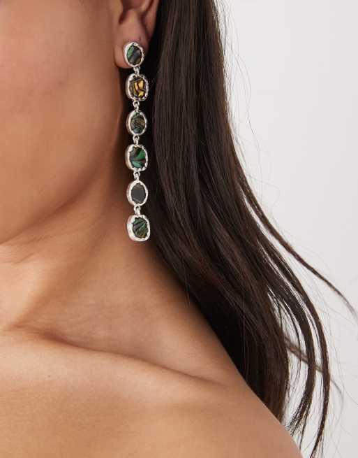 Reclaimed Vintage - Orecchini pendenti argentati con conchiglie sintetiche