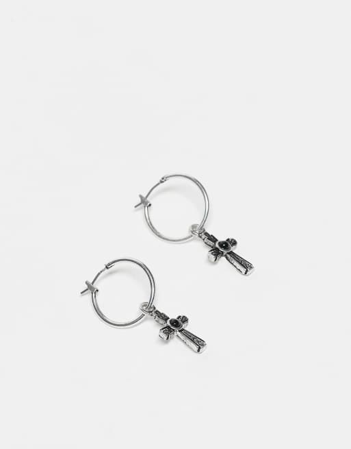 Reclaimed Vintage - Orecchini unisex color argento brunito a cerchio piccoli con ciondolo a croce