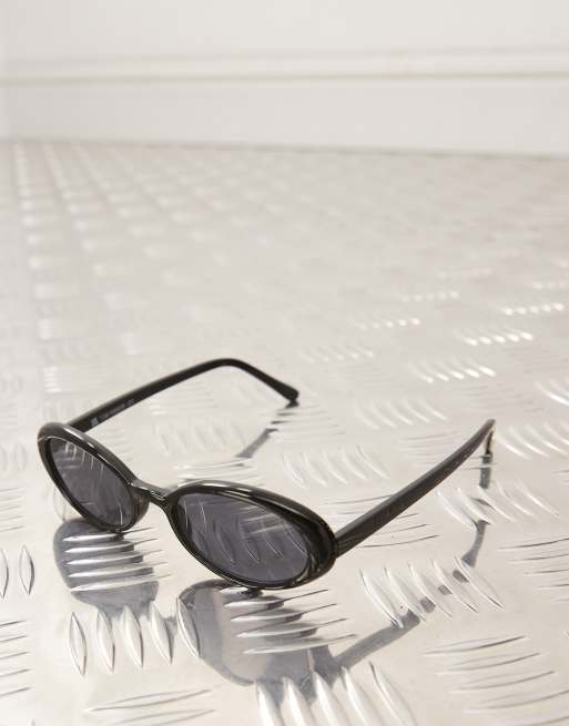 Reclaimed Vintage – Ovale Sonnenbrille in Schwarz im 90er-Stil, 2 von 3