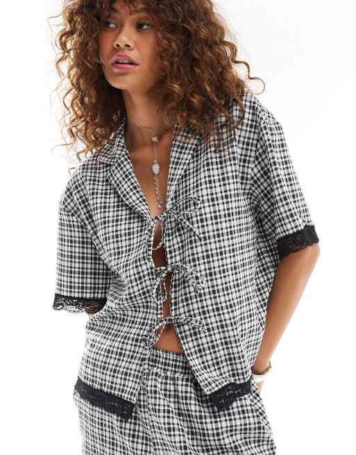 Reclaimed Vintage - Overhemd met striksluiting, gingham ruit en kanten afwerking