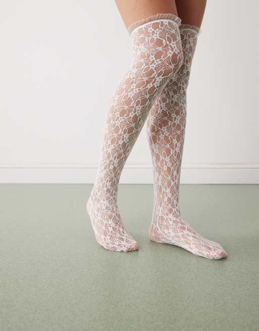 Reclaimed Vintage – Overknee-Socken aus Spitze in Weiß