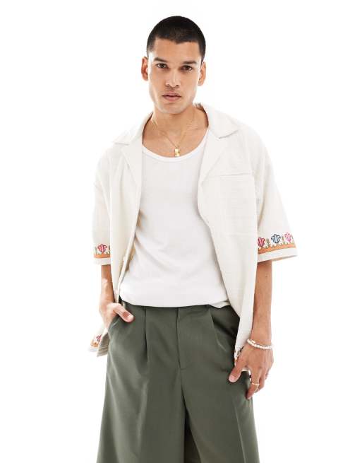 Reclaimed Vintage – Oversize-Hemd in Weiß mit Stickerei 